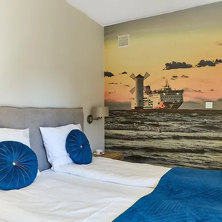 Golden Hour Apartments- Cesarskie 636 *